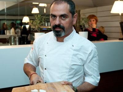 «Адский» шеф Арам Мнацаканов готовит шоковую терапию заведениям питания в новом кулинарном шоу «На ножах»