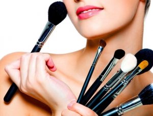 Основные инструменты для нанесения макияжа